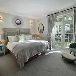 Rose Garden Lodge